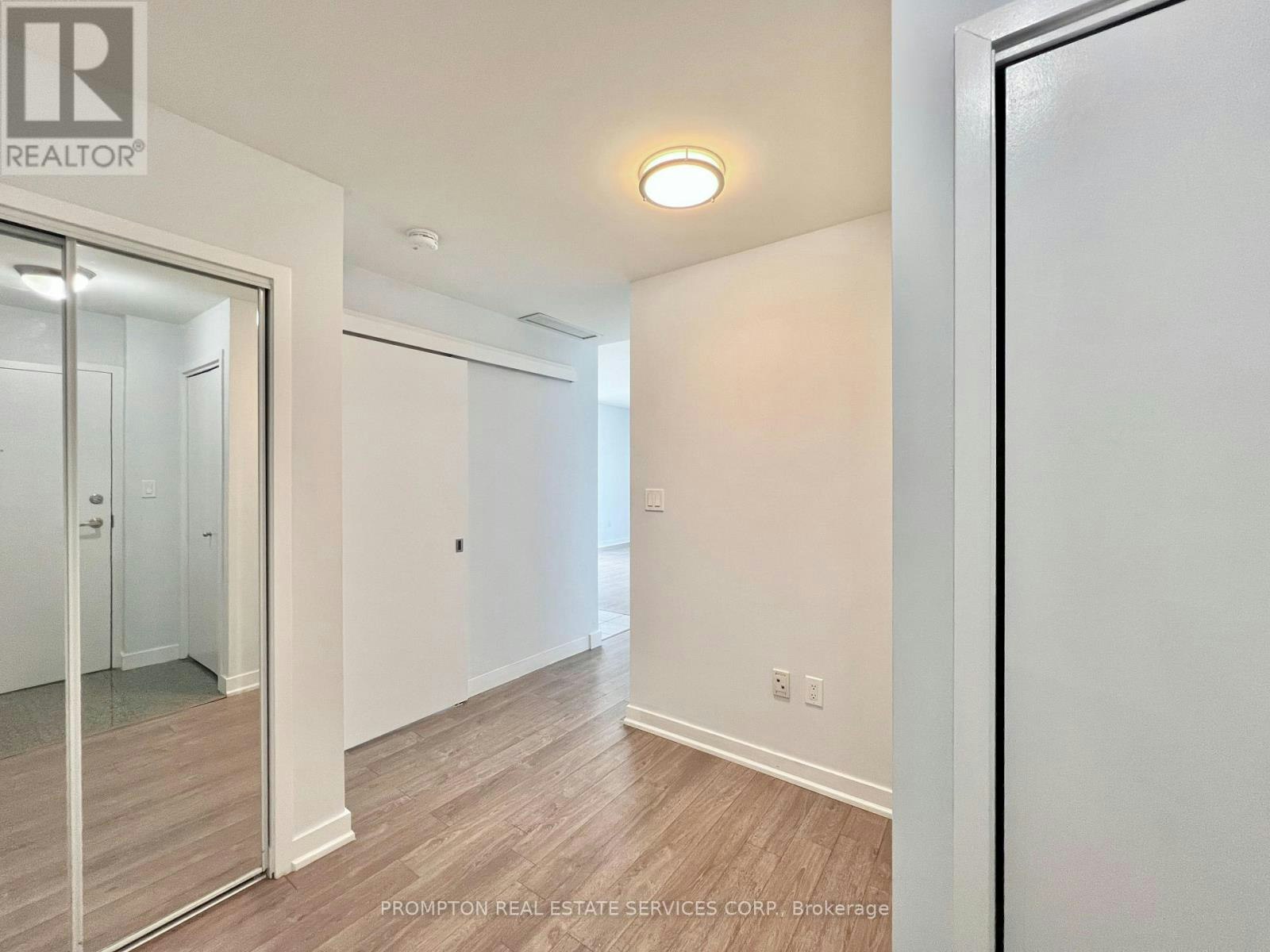 203-9 Spadina Avenue, Toronto, ON, M5V 3V5 - 17