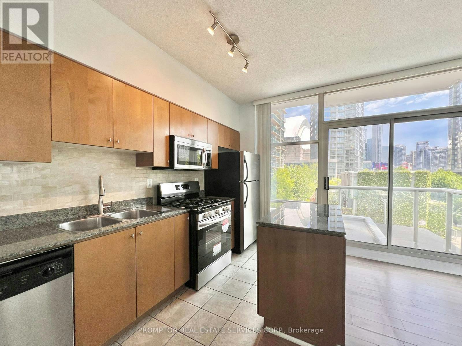 203-9 Spadina Avenue, Toronto, ON, M5V 3V5 - 12
