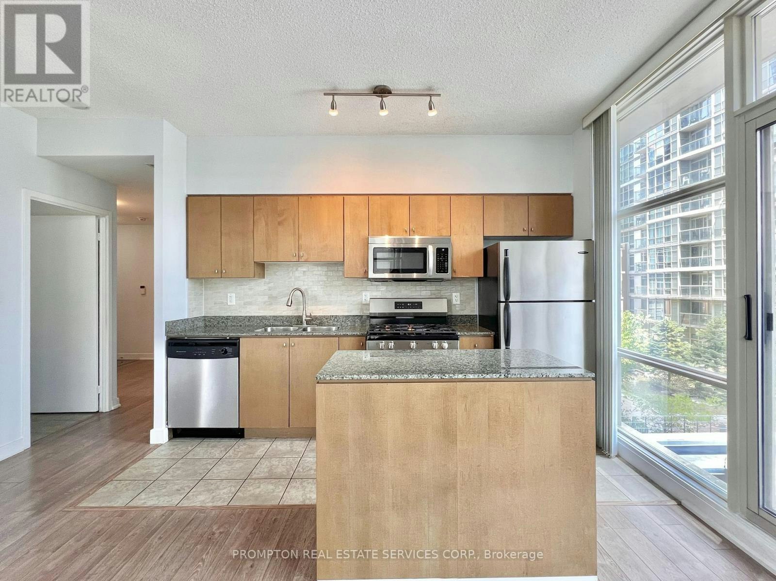 203-9 Spadina Avenue, Toronto, ON, M5V 3V5 - 14