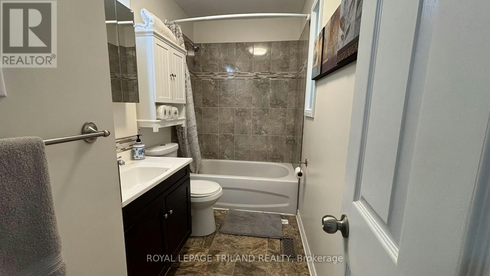 MAIN-279 Charlotte Street, Port Stanley, ON, N5L 1A8 - 9