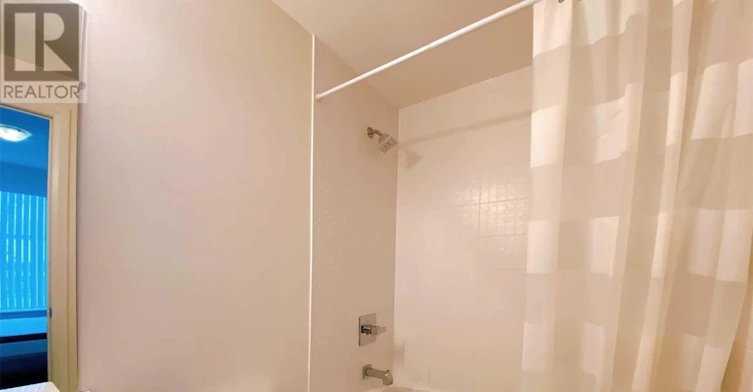 812-68 Canterbury Place, Toronto, ON, M2N 0H8 - 13