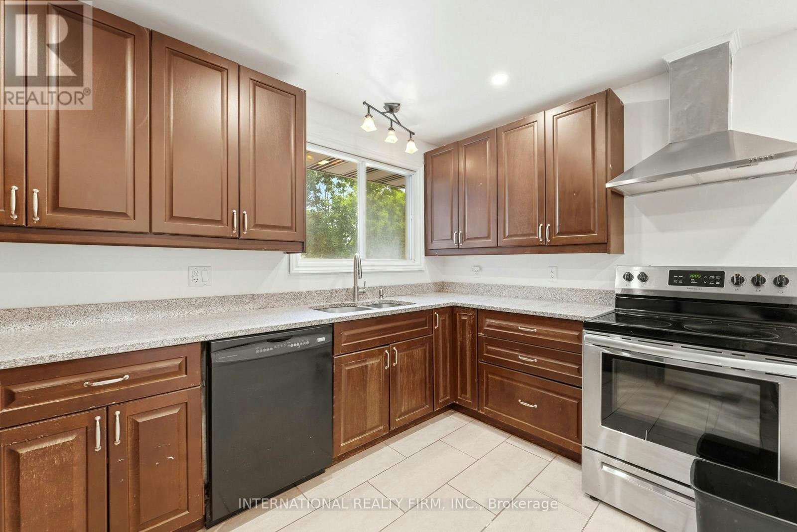 1213 Erindale Drive, Ottawa, ON, K2C 2G2 - 17