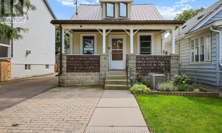 55 Briscoe Street W