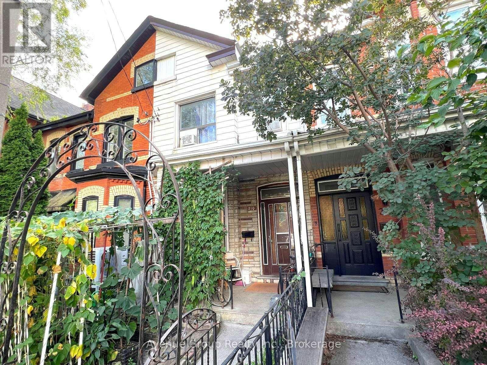 BSMT-210 Shaw Street, Toronto, ON, M6J 2W8 - 2
