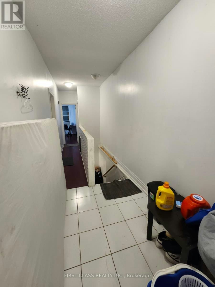 UPPER-567 Oakwood Avenue, Toronto, ON, M6E 2X6 - 5