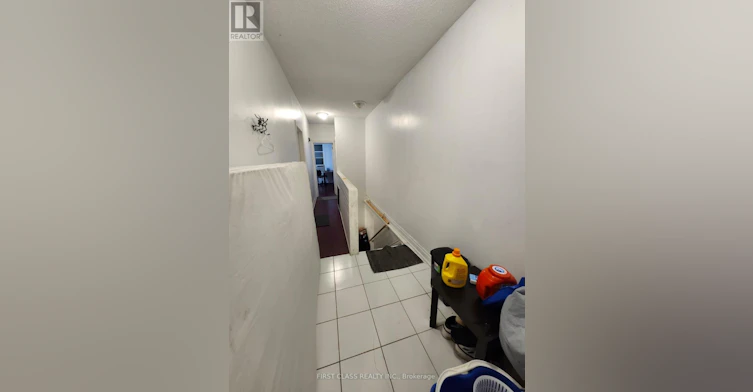 UPPER-567 Oakwood Avenue, Toronto, ON, M6E 2X6 - 5