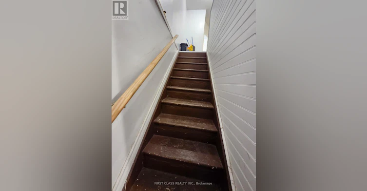 UPPER-567 Oakwood Avenue, Toronto, ON, M6E 2X6 - 4