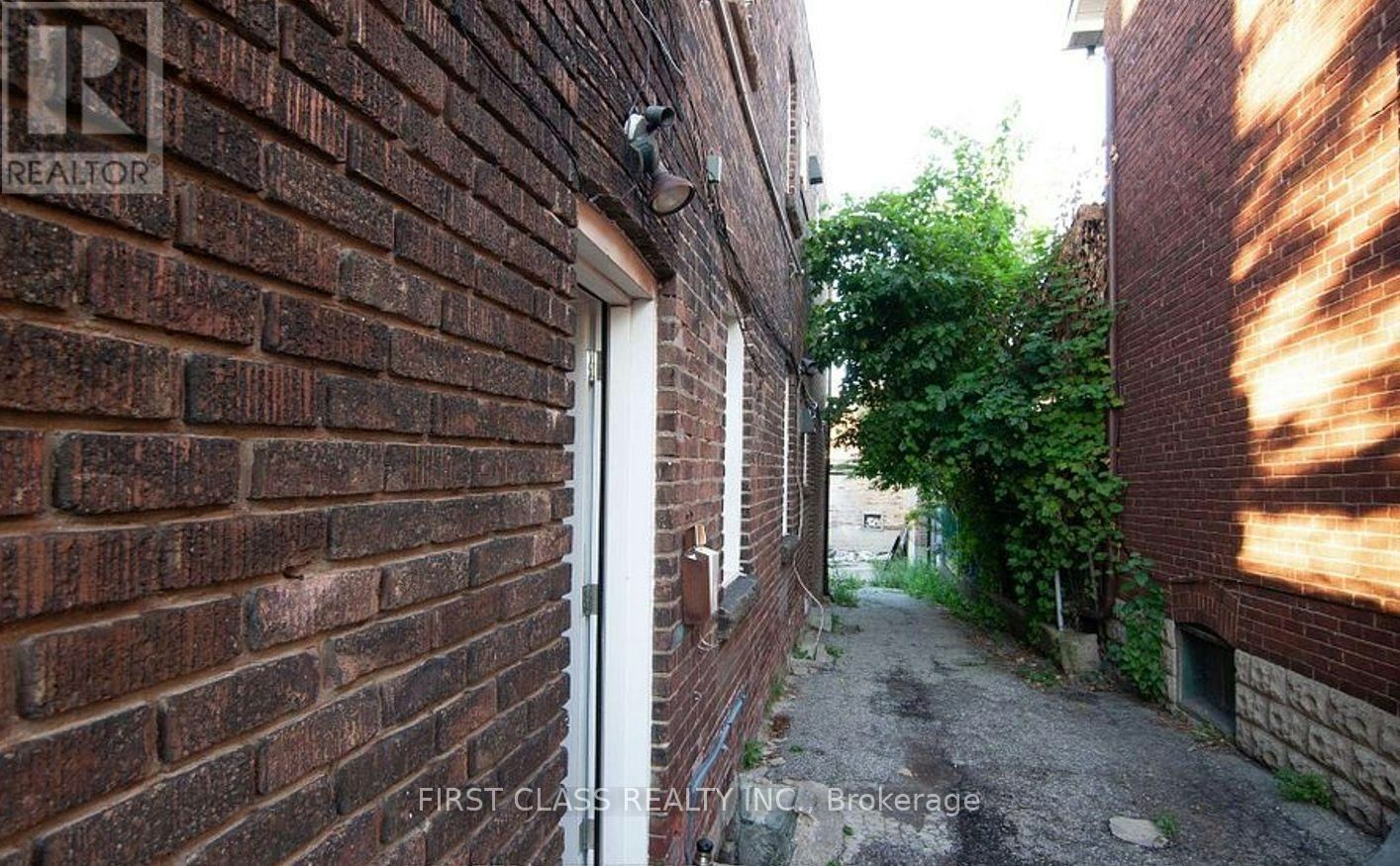 UPPER-567 Oakwood Avenue, Toronto, ON, M6E 2X6 - 2