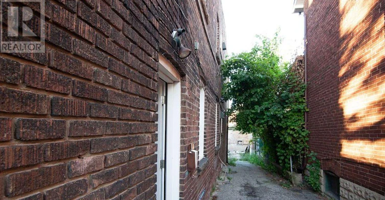 UPPER-567 Oakwood Avenue, Toronto, ON, M6E 2X6 - 2