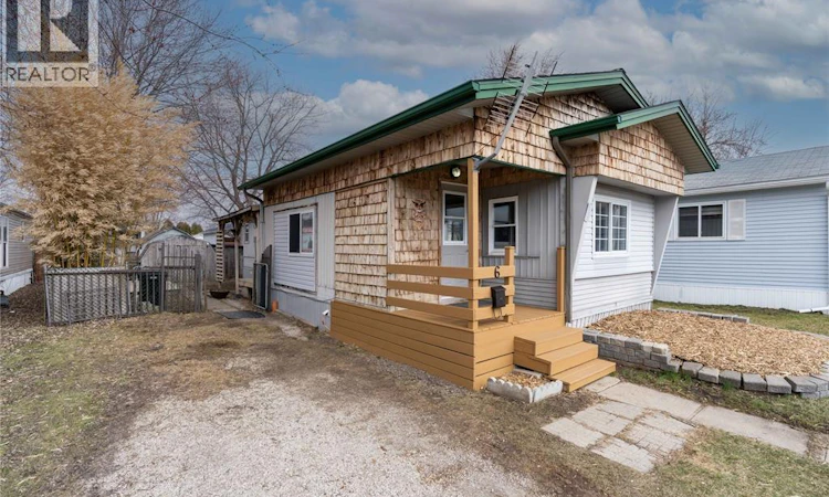 6 Maple Drive