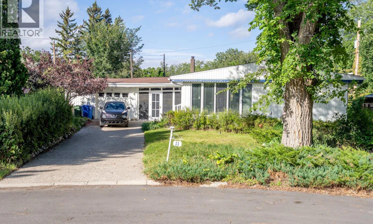 11 Briarwood Place