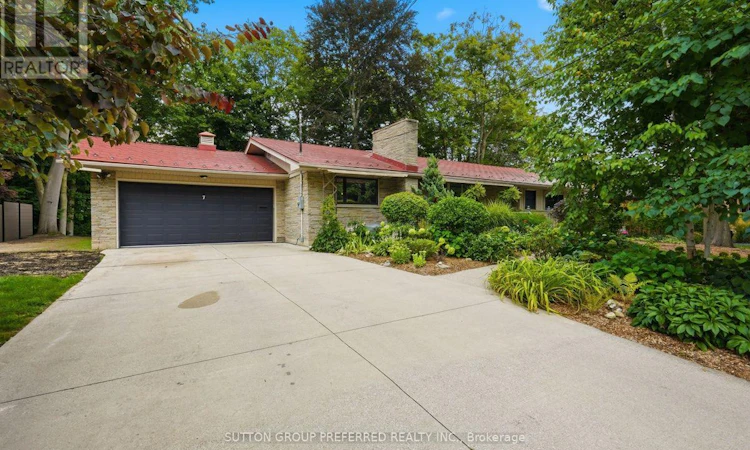 7 Metamora Crescent