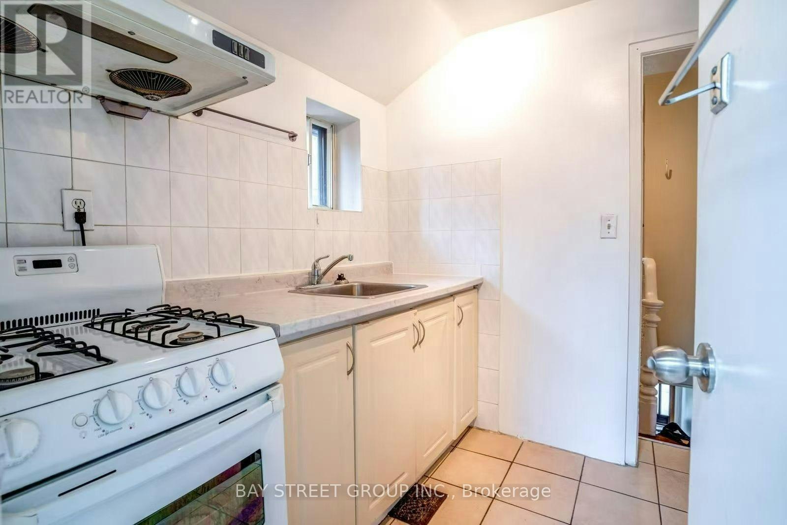 2ND FLOOR-66 Euclid Avenue, Toronto, ON, M6J 2J9 - 4