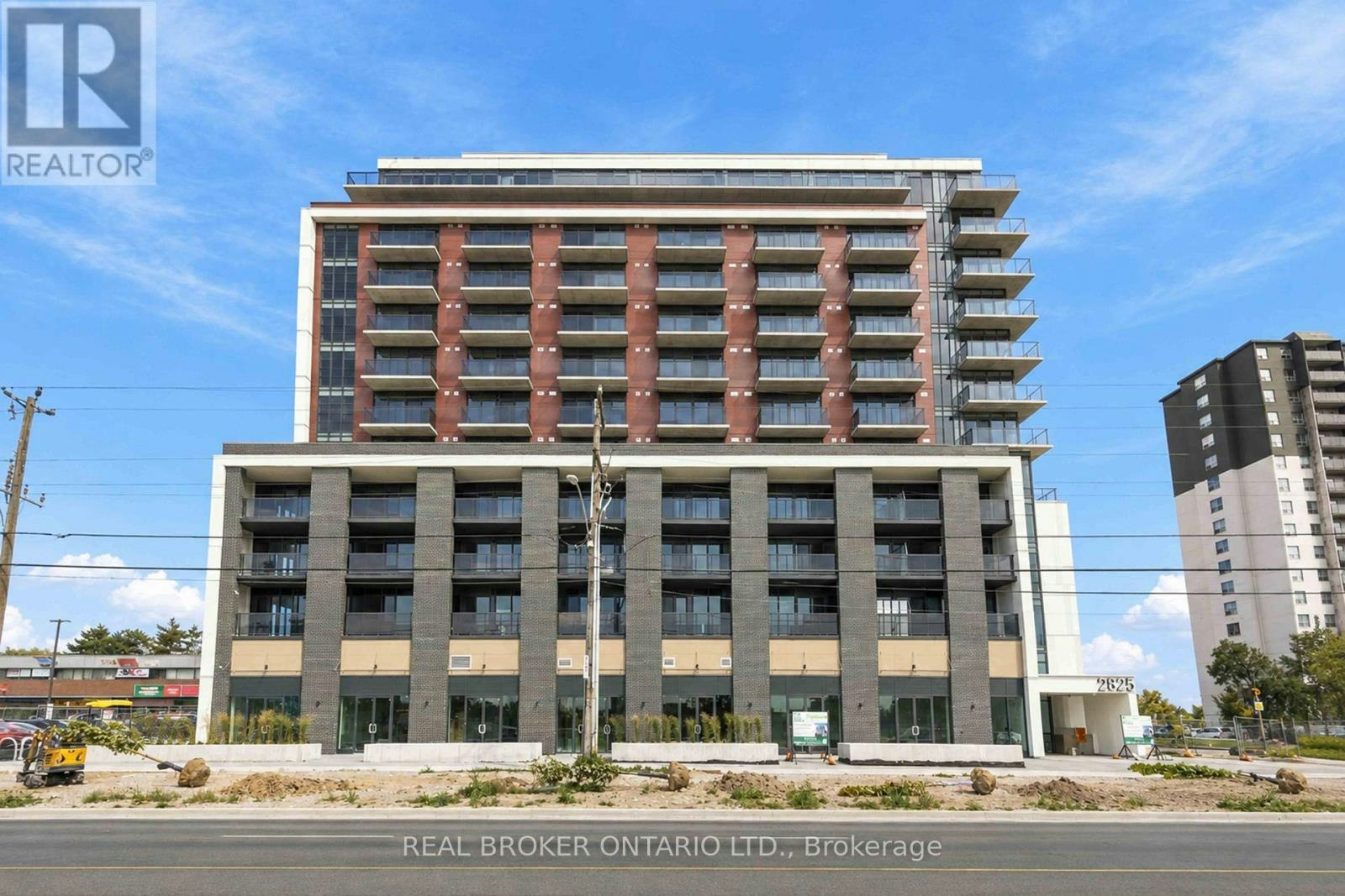 915-2825 Jane Street, Toronto, ON, M3N 0A8 - 2