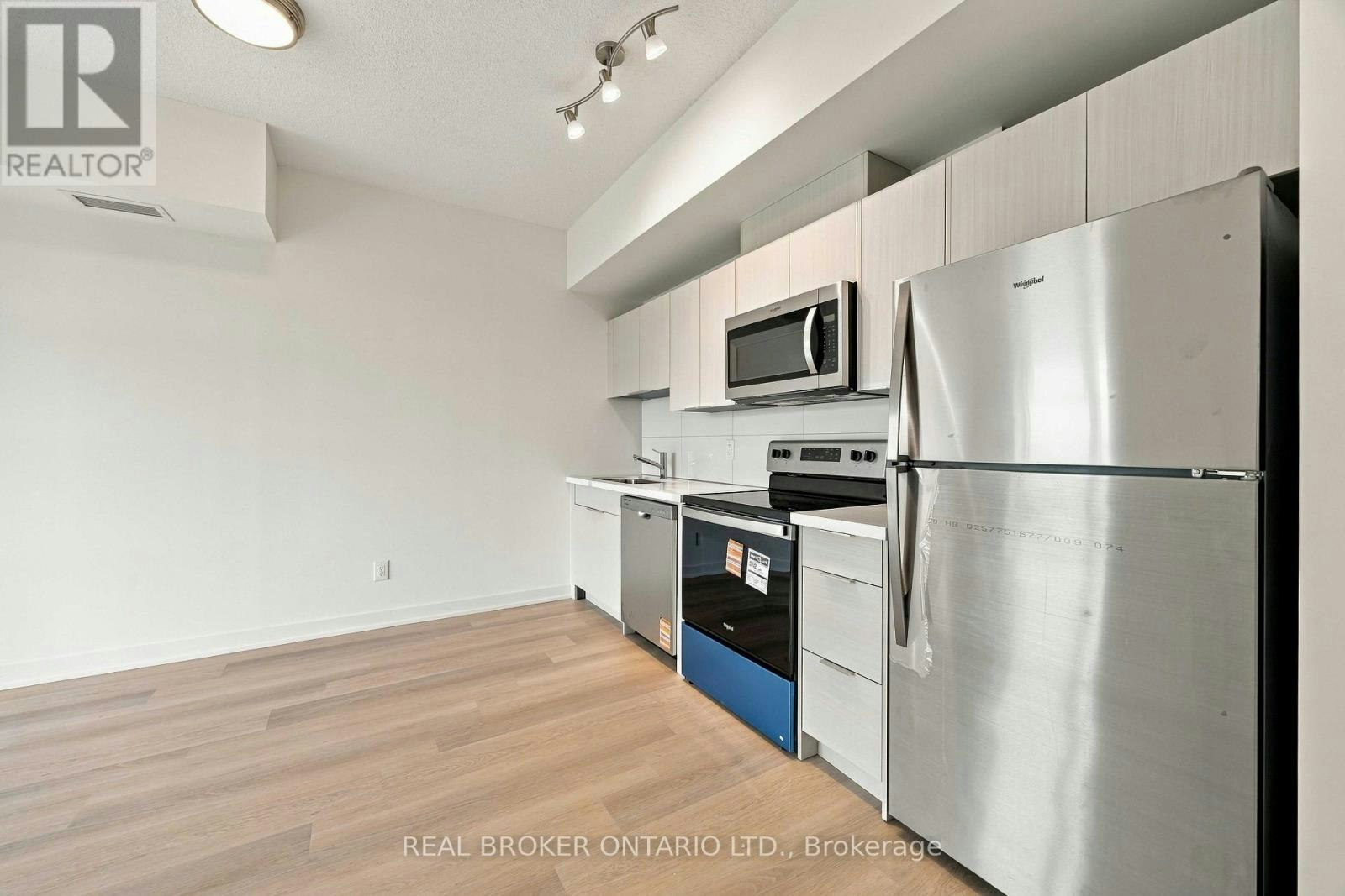 915-2825 Jane Street, Toronto, ON, M3N 0A8 - 9
