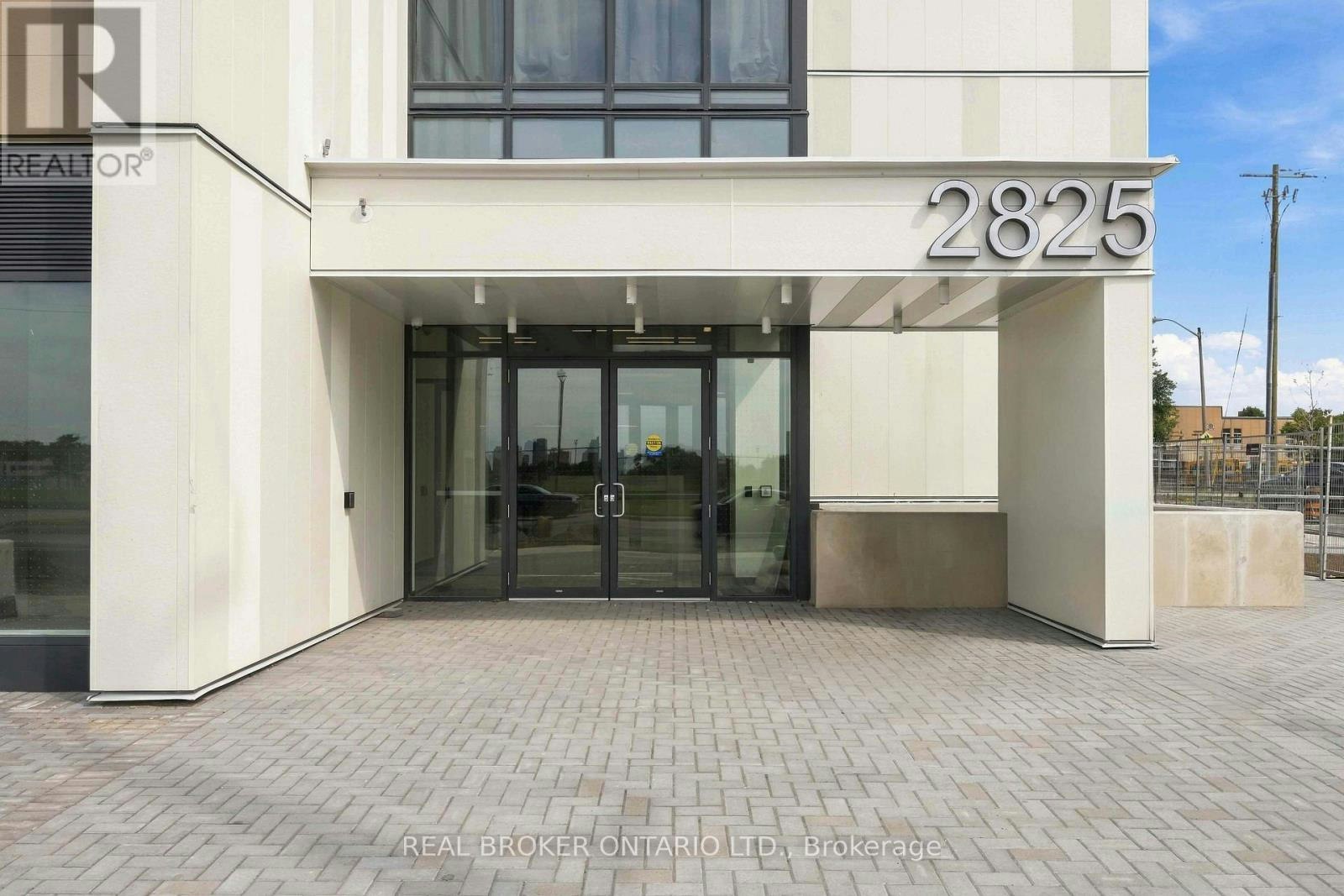 915-2825 Jane Street, Toronto, ON, M3N 0A8 - 2
