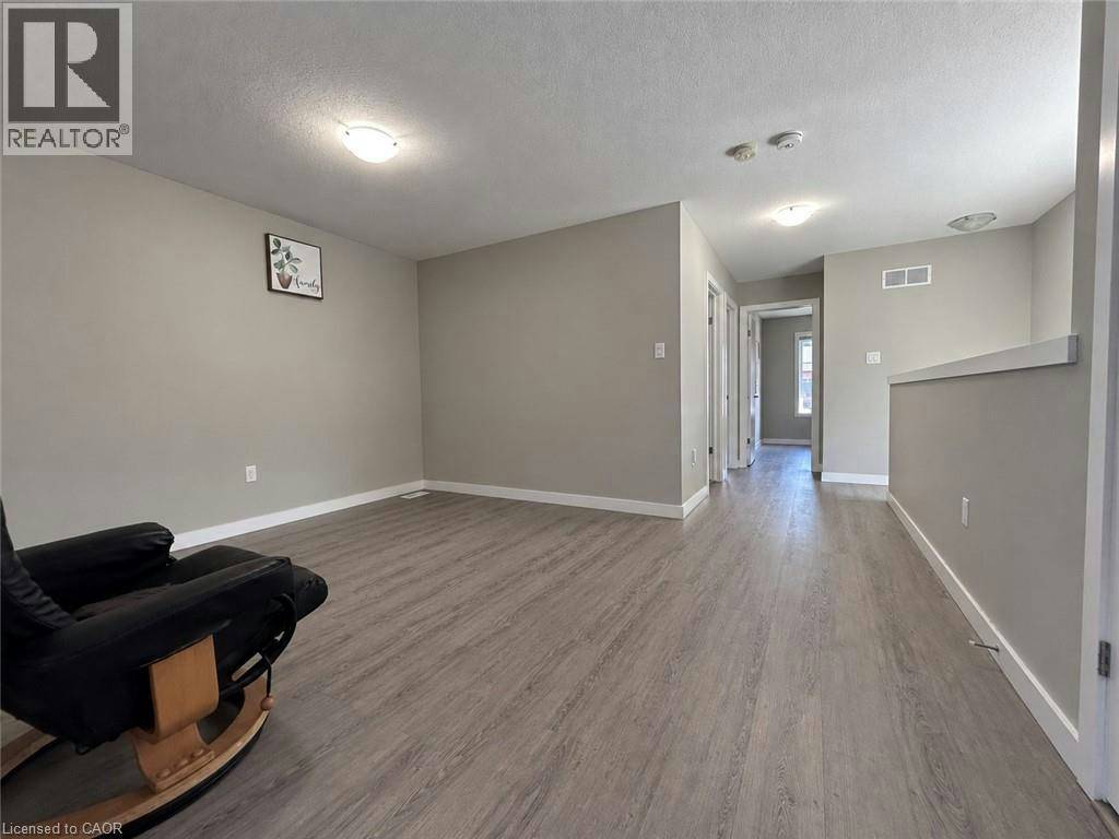 901 Robert Ferrie Drive, Kitchener, ON, N2R 0P2 - 13