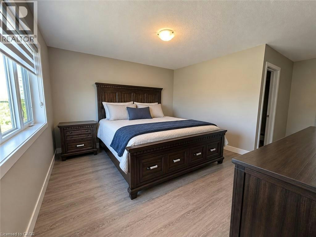 901 Robert Ferrie Drive, Kitchener, ON, N2R 0P2 - 9