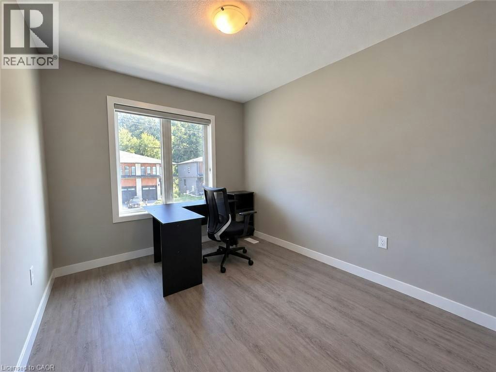 901 Robert Ferrie Drive, Kitchener, ON, N2R 0P2 - 17