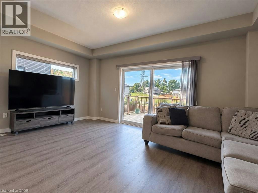 901 Robert Ferrie Drive, Kitchener, ON, N2R 0P2 - 7