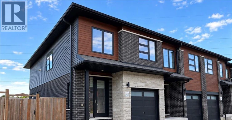 901 Robert Ferrie Drive, Kitchener, ON, N2R 0P2 - 2
