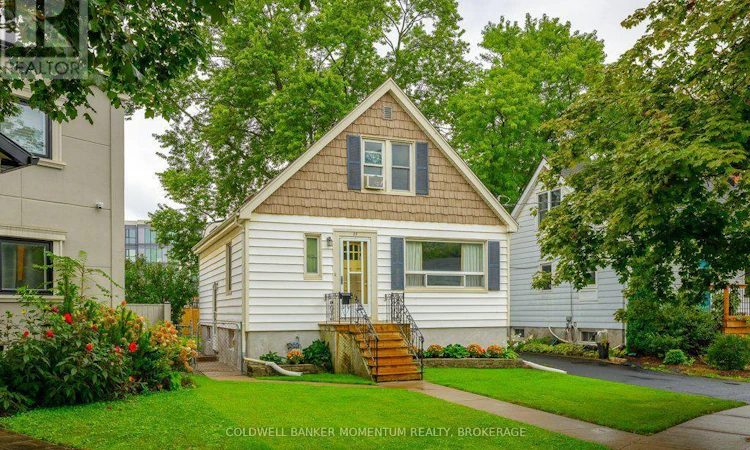 25 Clayburn Avenue