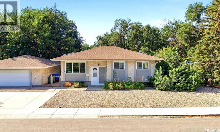 87 Vernon Crescent