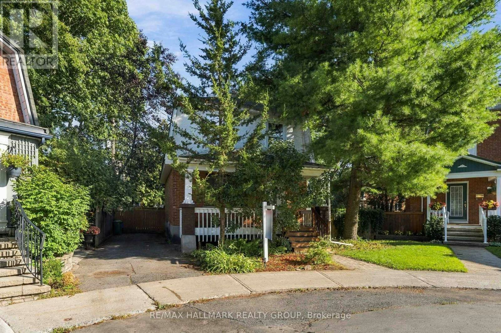 3 Ashbury Place, Ottawa, ON, K1M 1H3