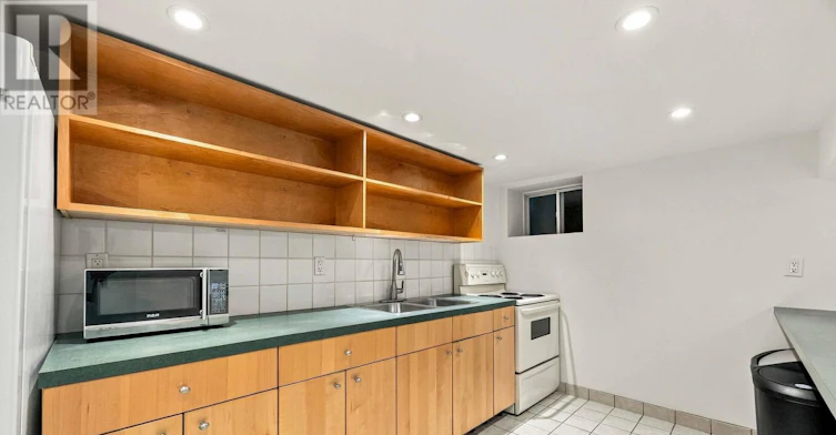 1-152 Sunnyside Avenue, Toronto, ON, M6R 2P2 - 6
