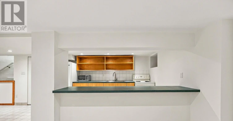 1-152 Sunnyside Avenue, Toronto, ON, M6R 2P2 - 4
