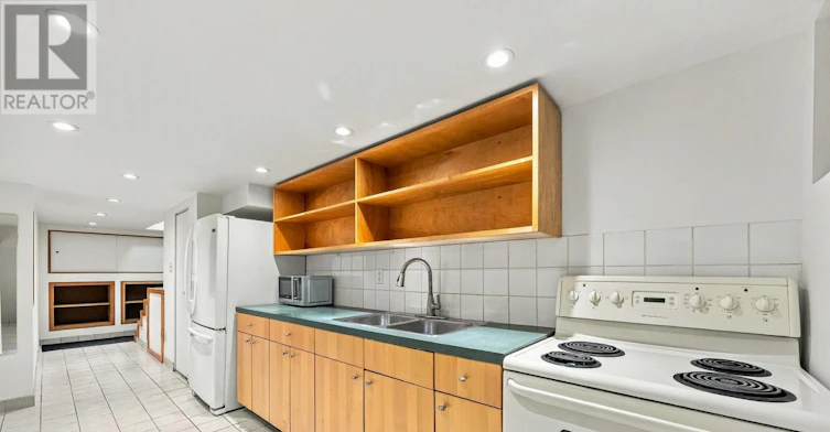 1-152 Sunnyside Avenue, Toronto, ON, M6R 2P2 - 5