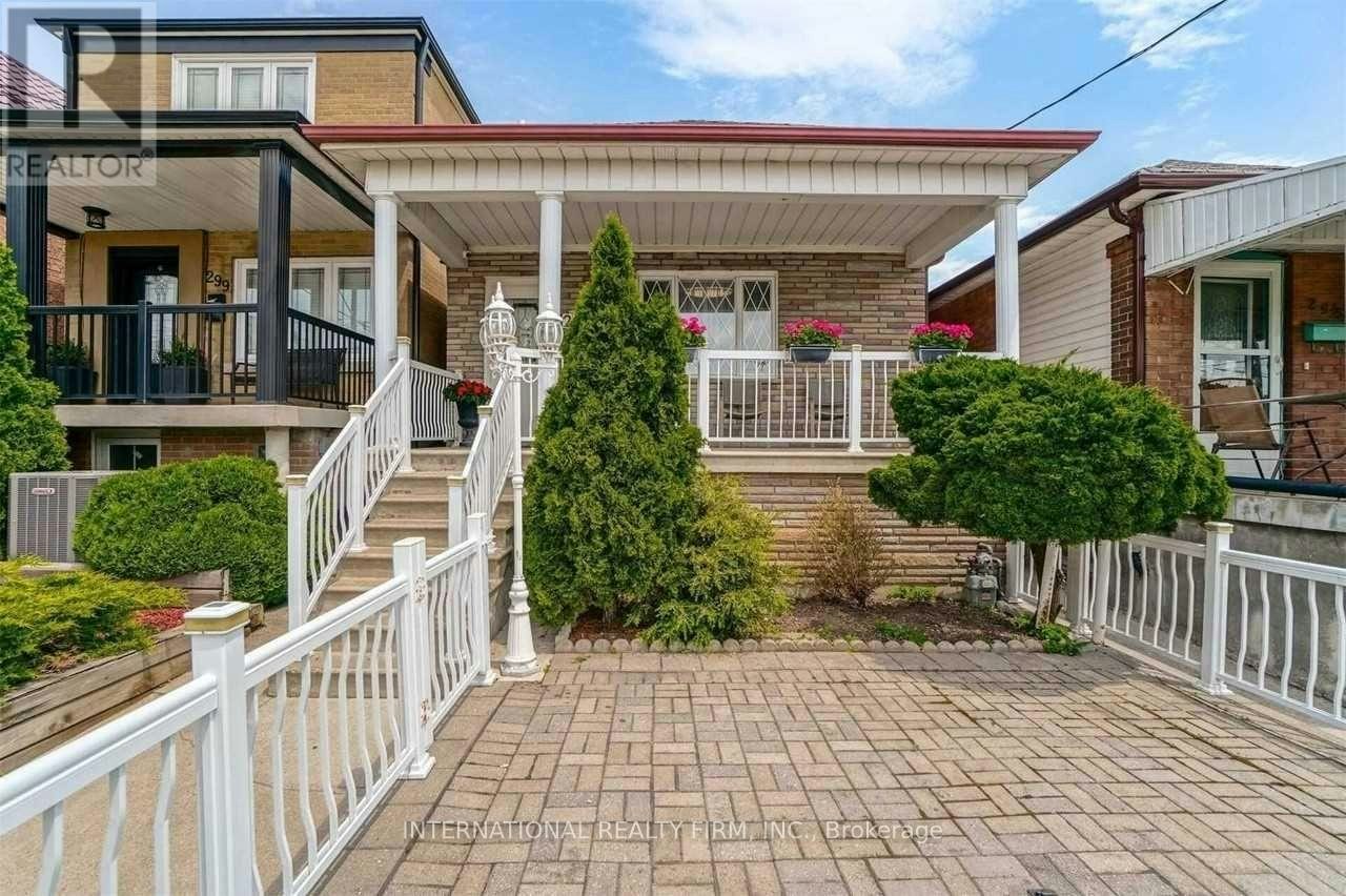 297 Gilbert Avenue, Toronto, ON, M6E 4W8