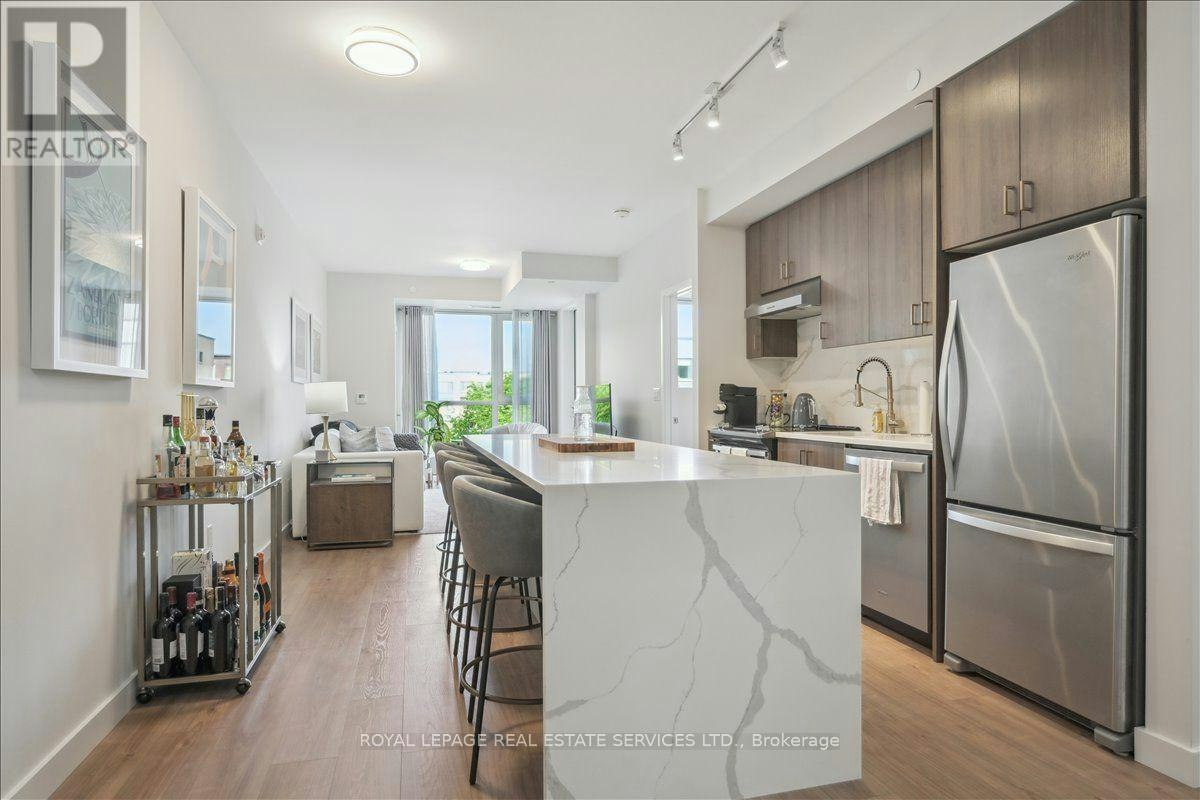 211-168 Sabina Drive, Oakville, ON, L6H 0W5