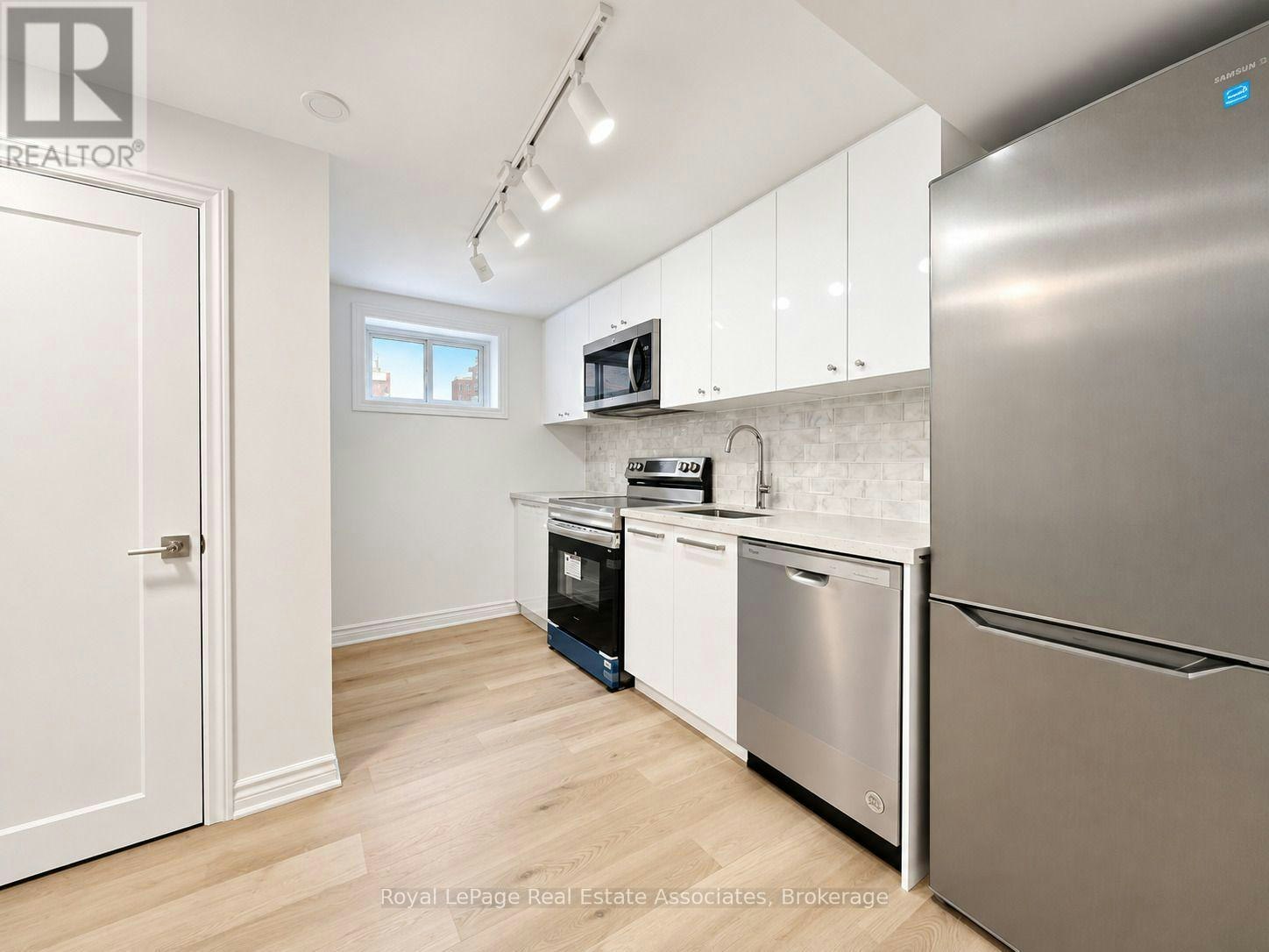 BSMT-20 Silvercrest Avenue, Toronto, ON, M8W 2S4 - 2