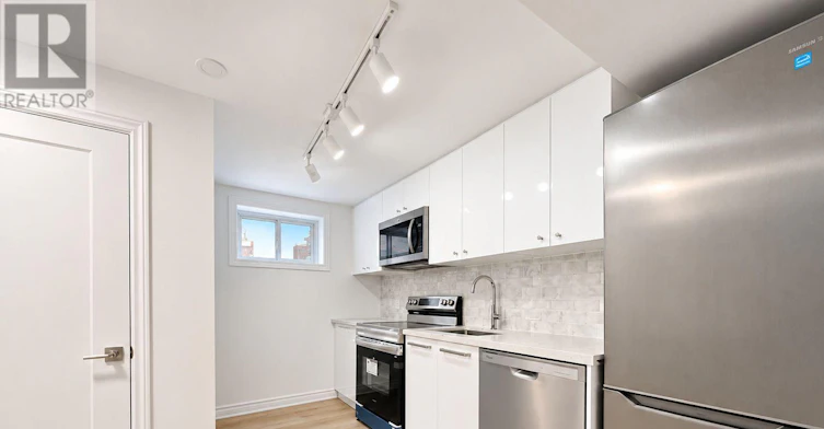 BSMT-20 Silvercrest Avenue, Toronto, ON, M8W 2S4 - 2