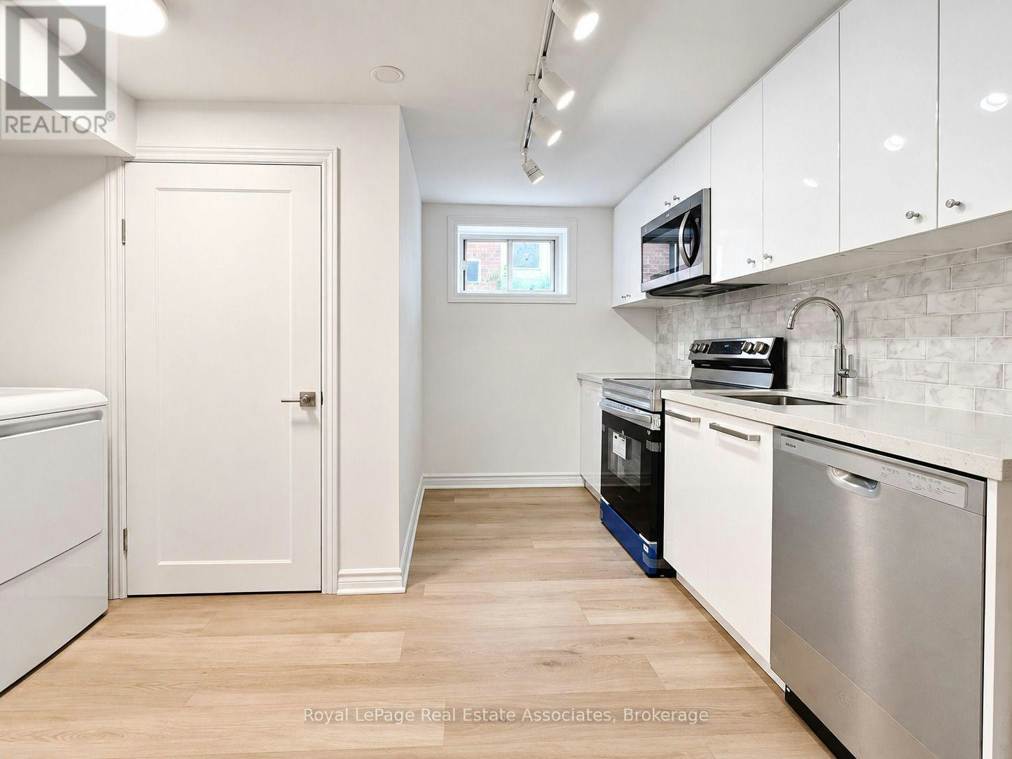 BSMT-20 Silvercrest Avenue, Toronto, ON, M8W 2S4 - 4