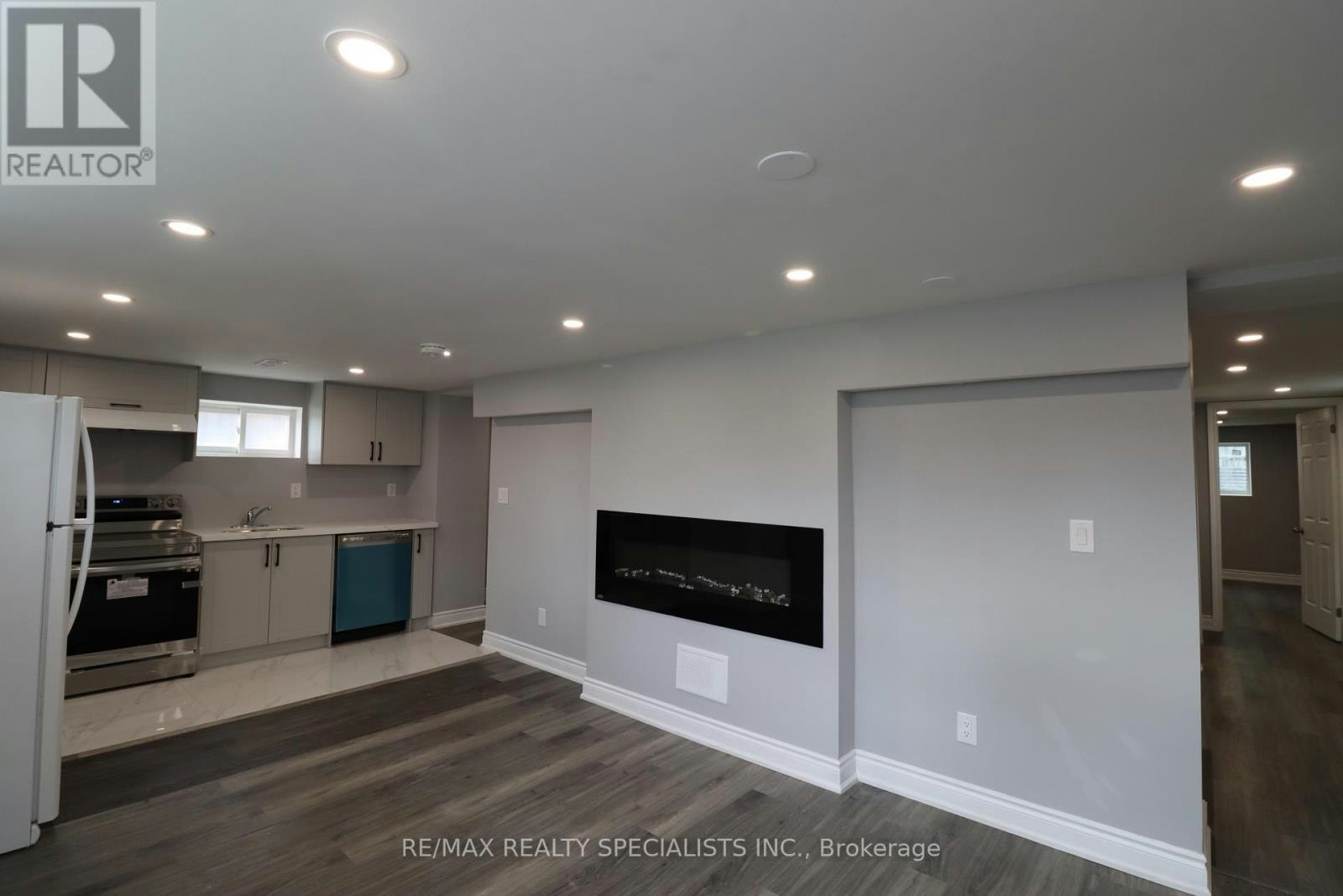 81 Gretna Drive, Brampton, ON, L6X 2G1 - 2
