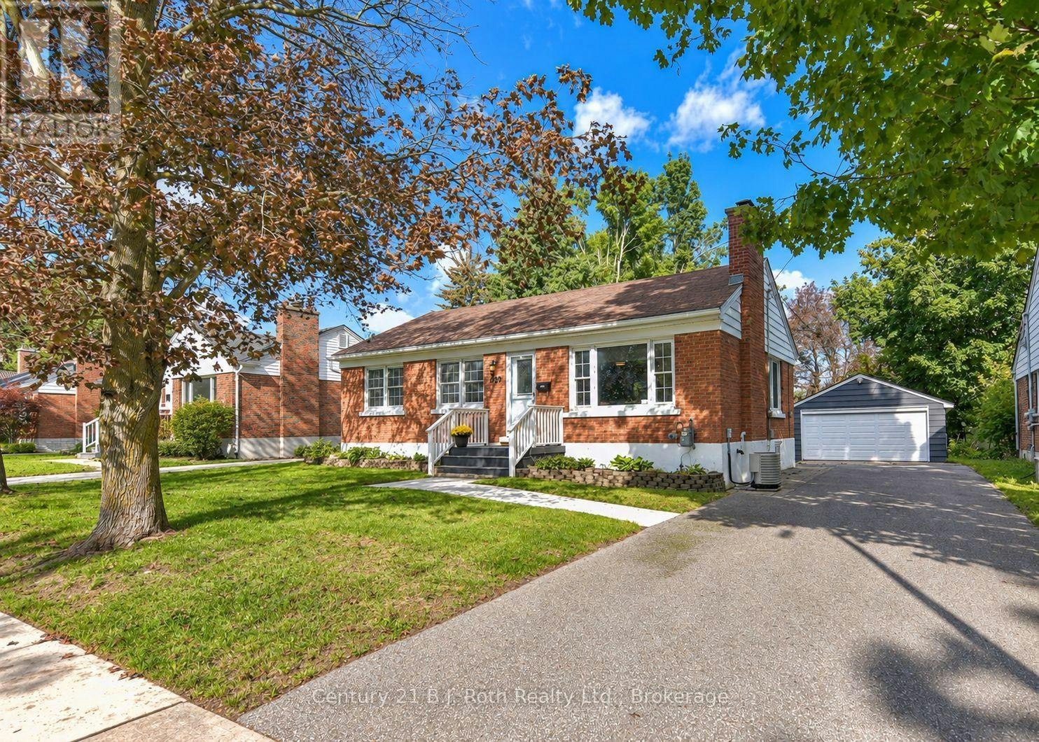 28 Borland Street W, Orillia, ON, L3V 3R5