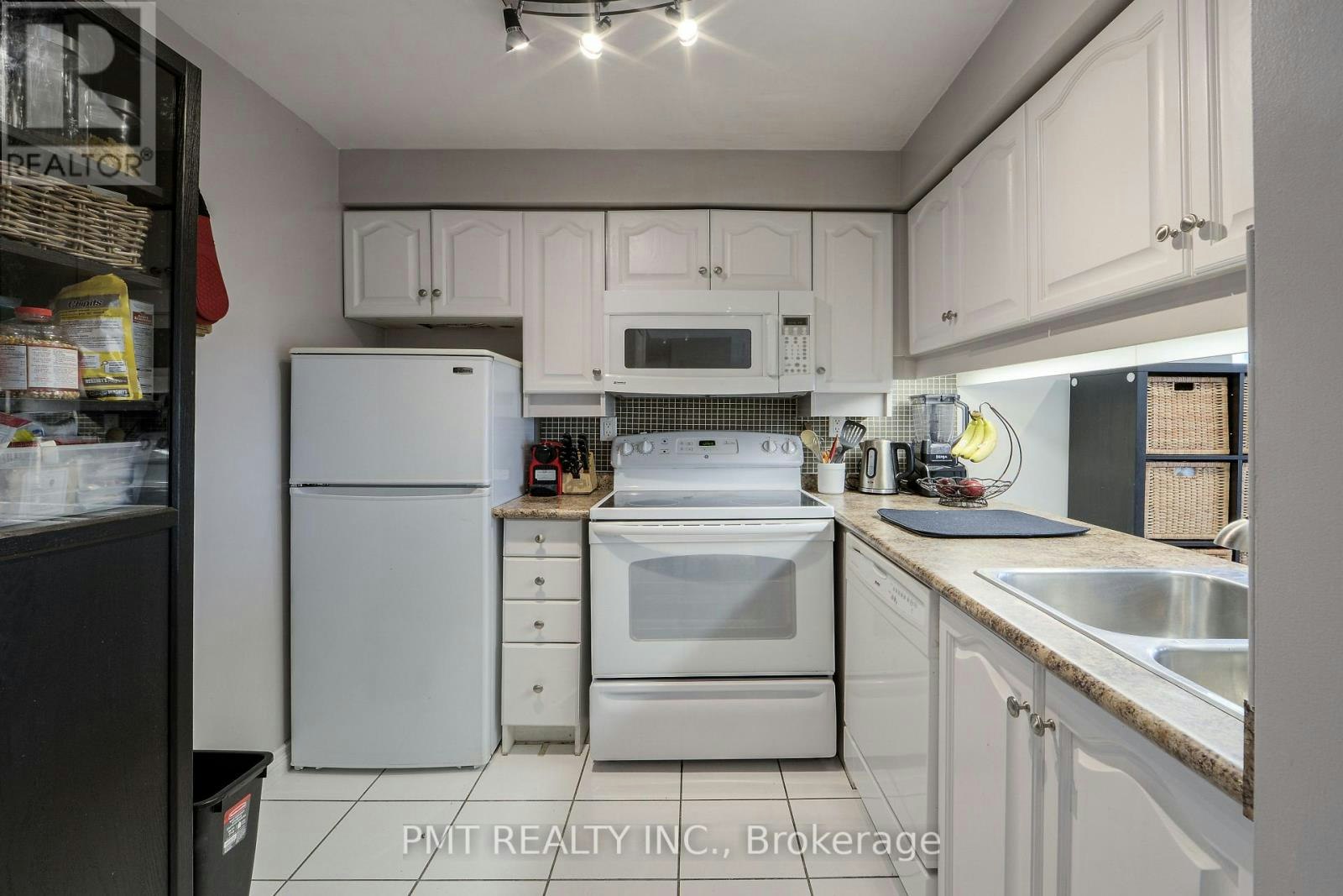 1511-736 Bay Street, Toronto, ON, M5G 2M4 - 6