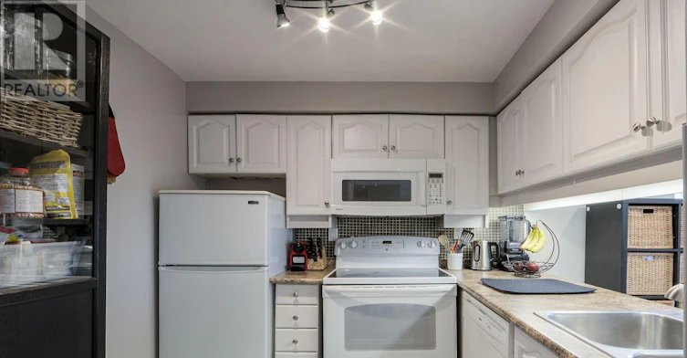 1511-736 Bay Street, Toronto, ON, M5G 2M4 - 6