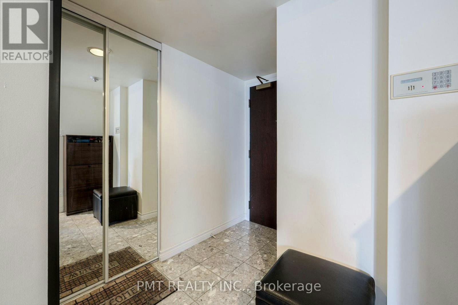 1511-736 Bay Street, Toronto, ON, M5G 2M4 - 2