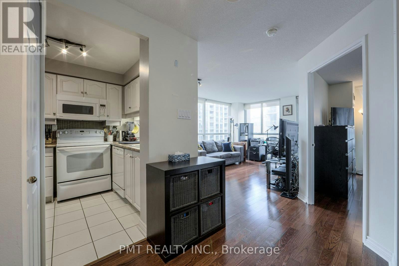 1511-736 Bay Street, Toronto, ON, M5G 2M4 - 4
