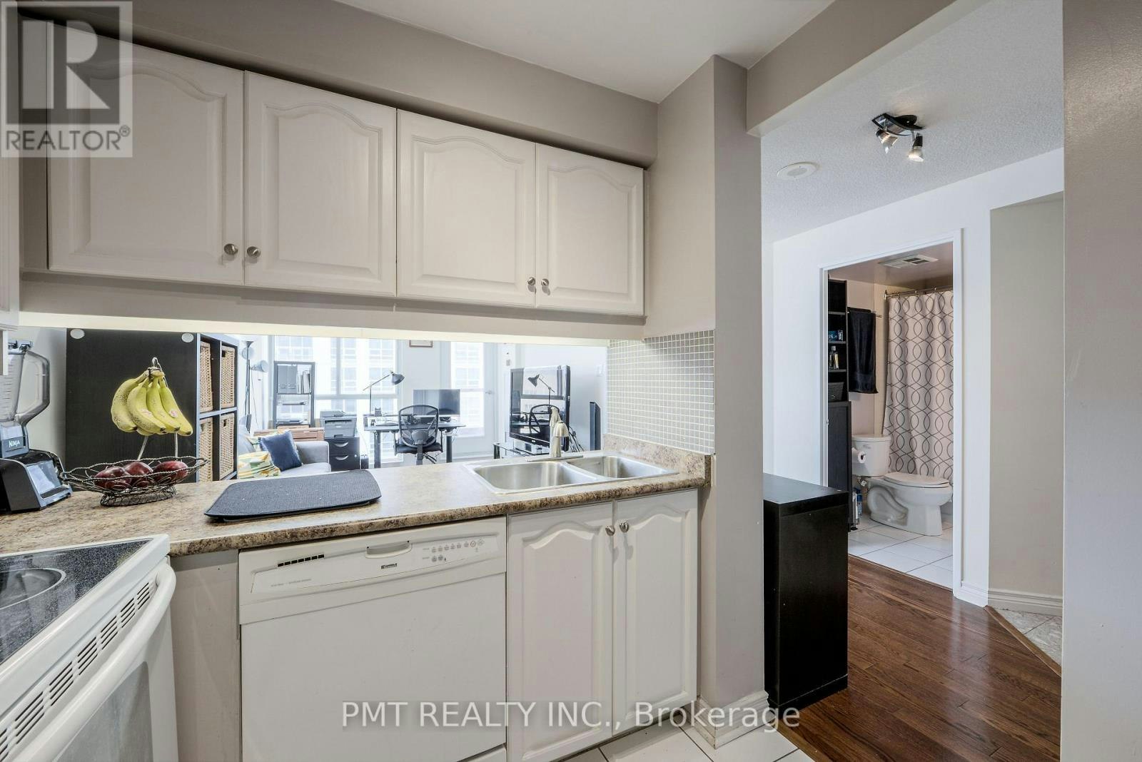 1511-736 Bay Street, Toronto, ON, M5G 2M4 - 9