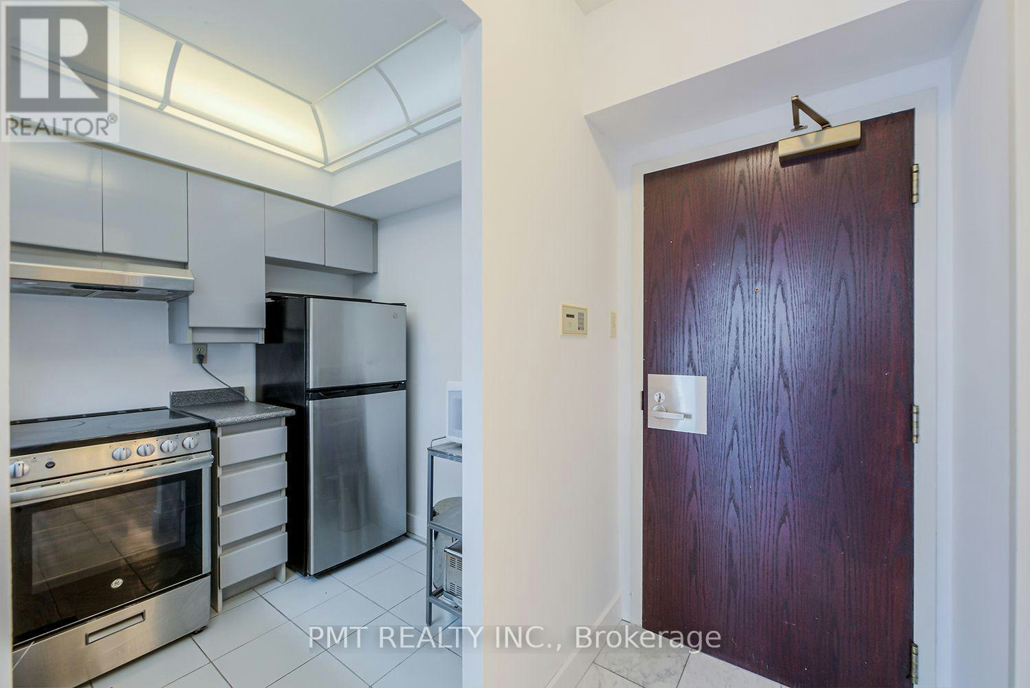 1612-736 Bay Street, Toronto, ON, M5G 2M4 - 2