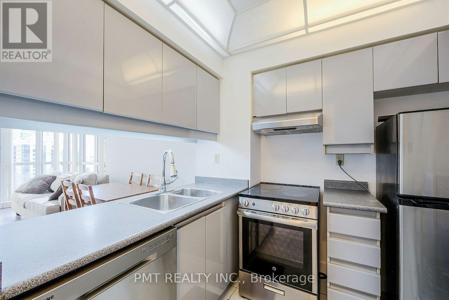 1612-736 Bay Street, Toronto, ON, M5G 2M4 - 5