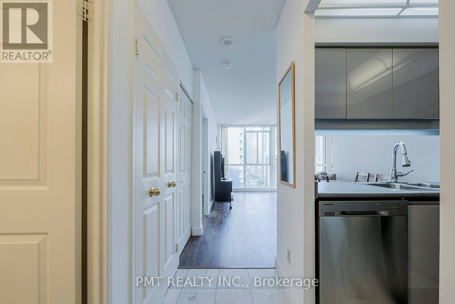 1612-736 Bay Street, Toronto, ON, M5G 2M4 - 3