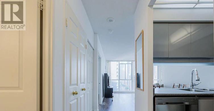 1612-736 Bay Street, Toronto, ON, M5G 2M4 - 3