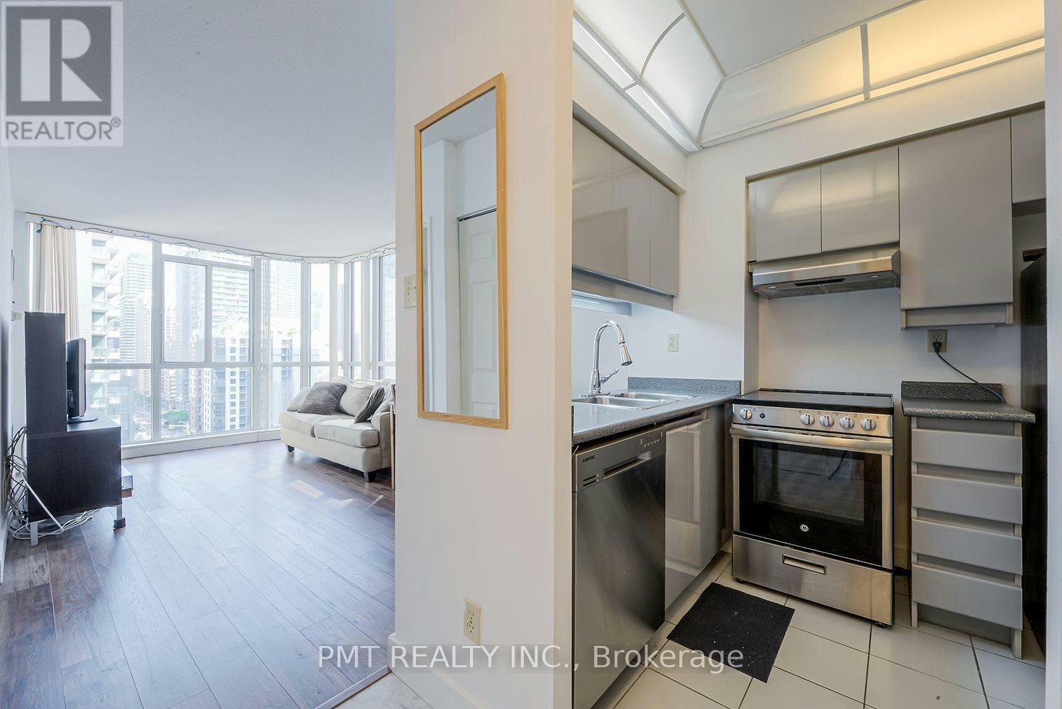 1612-736 Bay Street, Toronto, ON, M5G 2M4 - 6