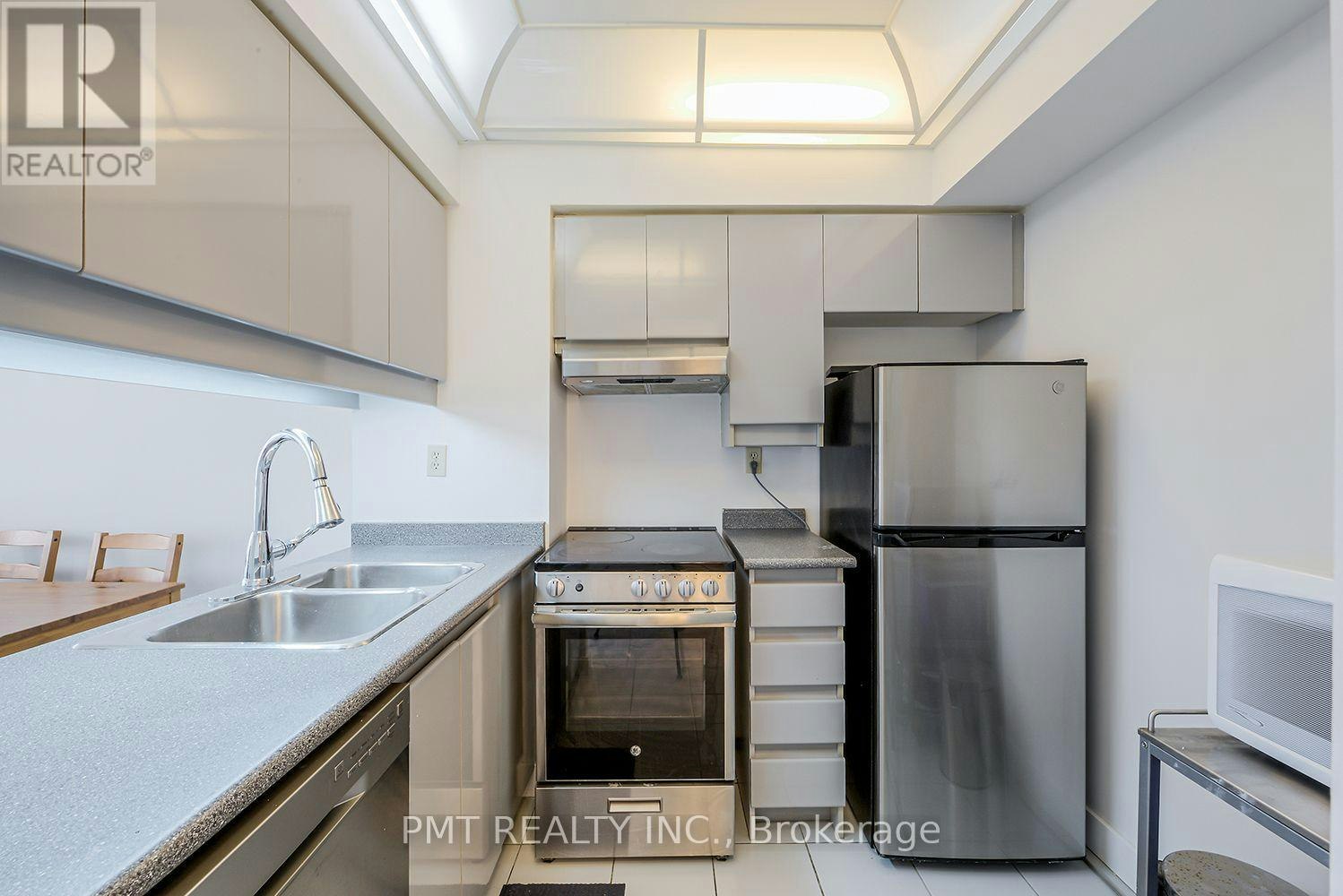 1612-736 Bay Street, Toronto, ON, M5G 2M4 - 4