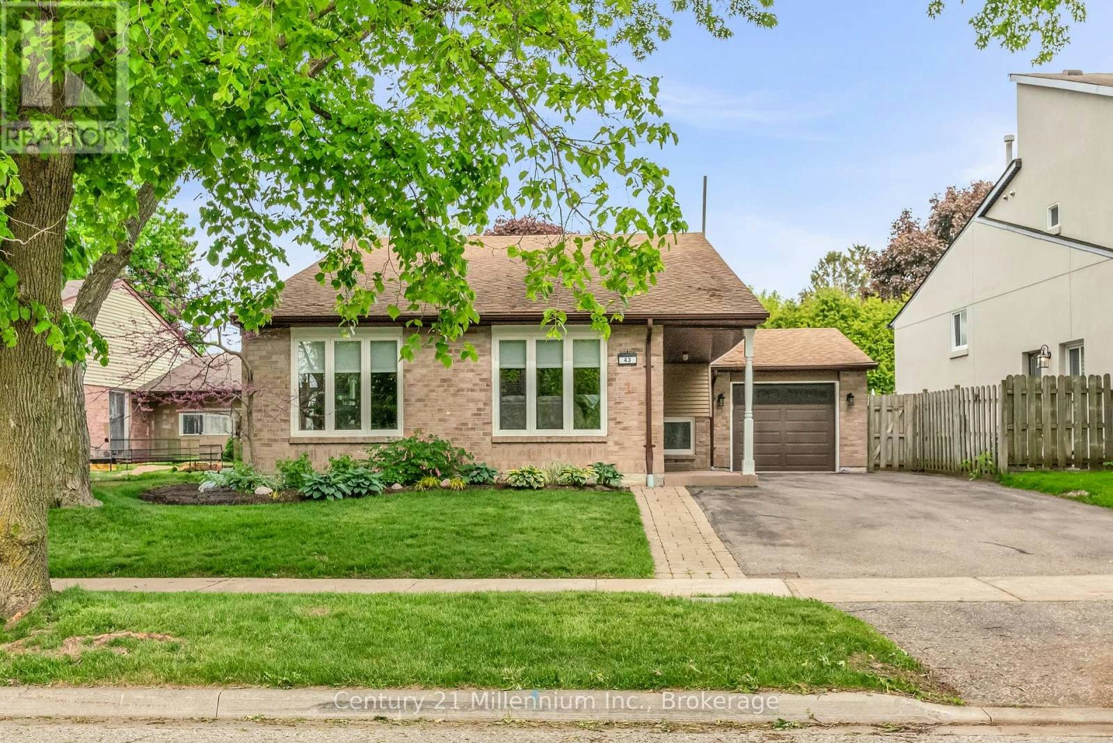 DRIVE-43 Stoddart Drive, Aurora, ON, L4G 2G2